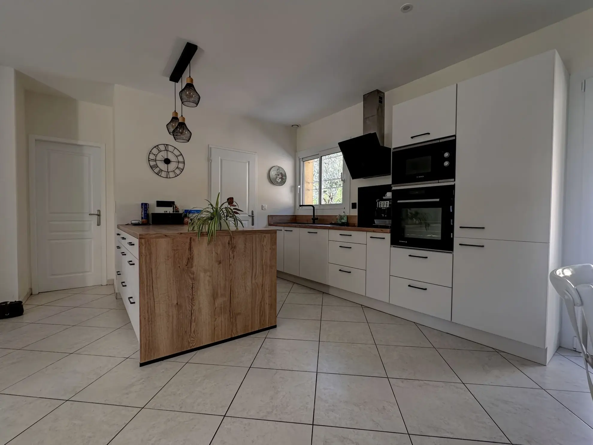 Villa contemporaine à Villeneuve-sur-Lot avec 3 chambres et jardin clos de 1910 m² 