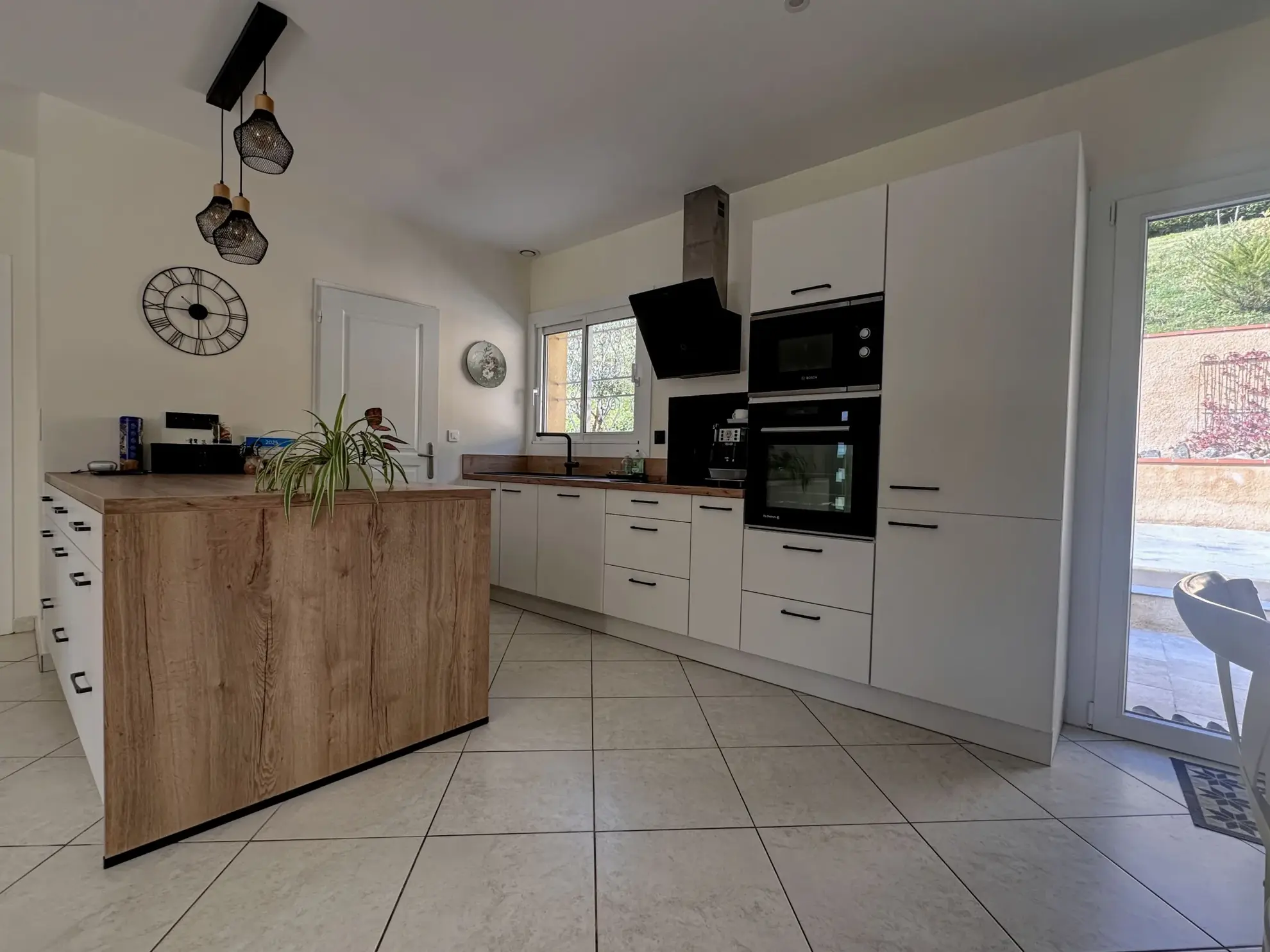 Villa contemporaine à Villeneuve-sur-Lot avec 3 chambres et jardin clos de 1910 m² 