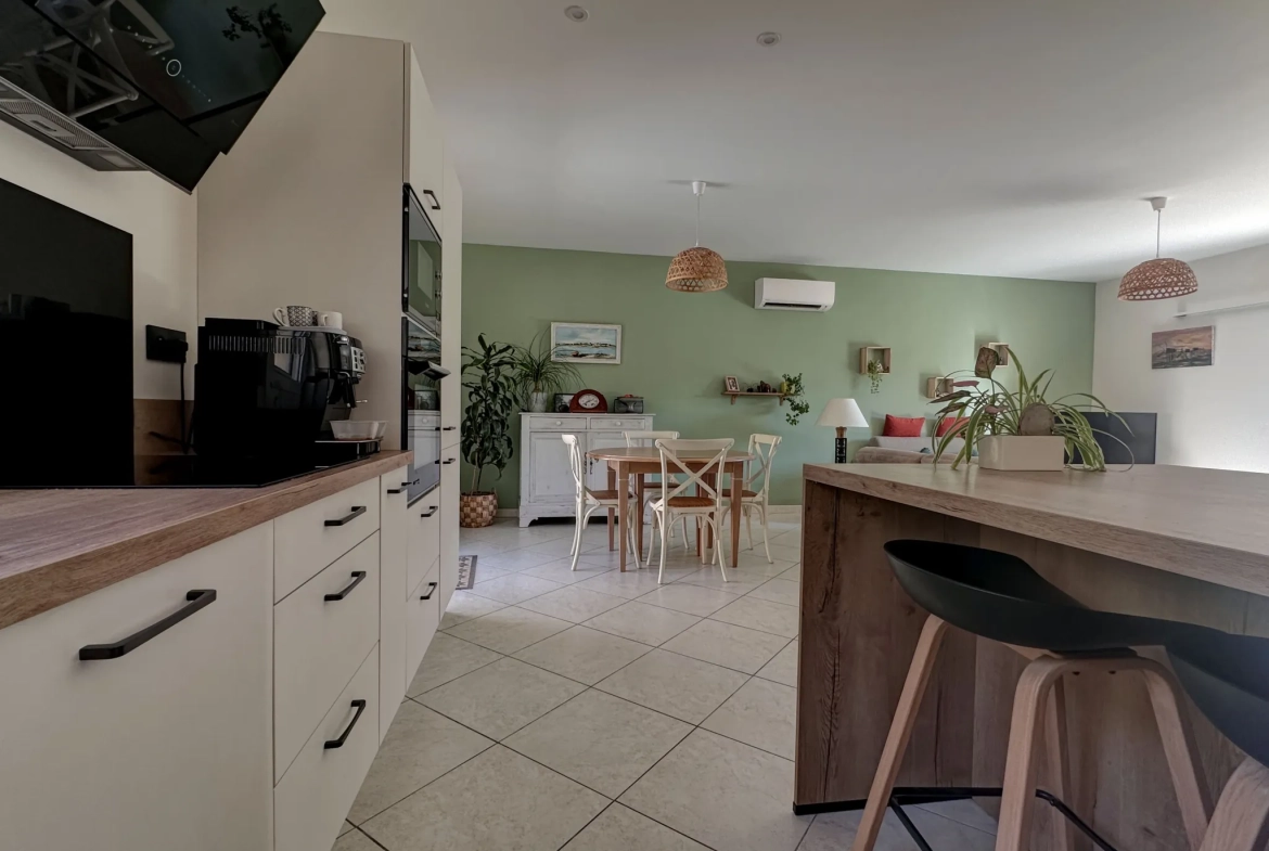 Villa contemporaine à Villeneuve-sur-Lot avec 3 chambres et jardin clos de 1910 m² 