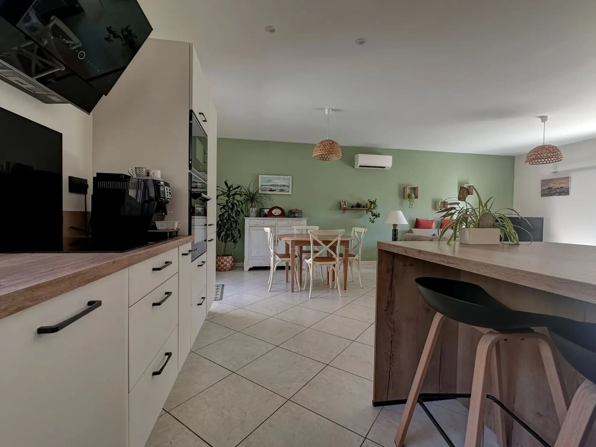 Villa contemporaine à Villeneuve-sur-Lot avec 3 chambres et jardin clos de 1910 m² 