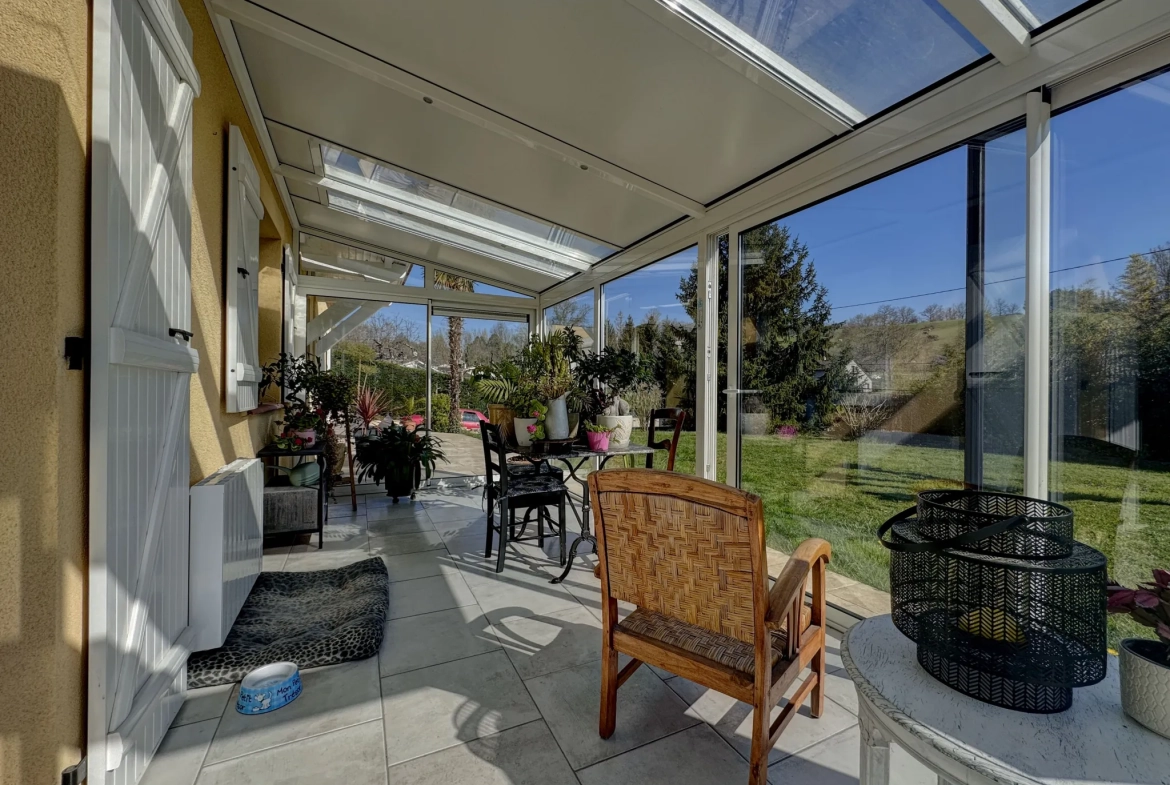Villa contemporaine à Villeneuve-sur-Lot avec 3 chambres et jardin clos de 1910 m² 