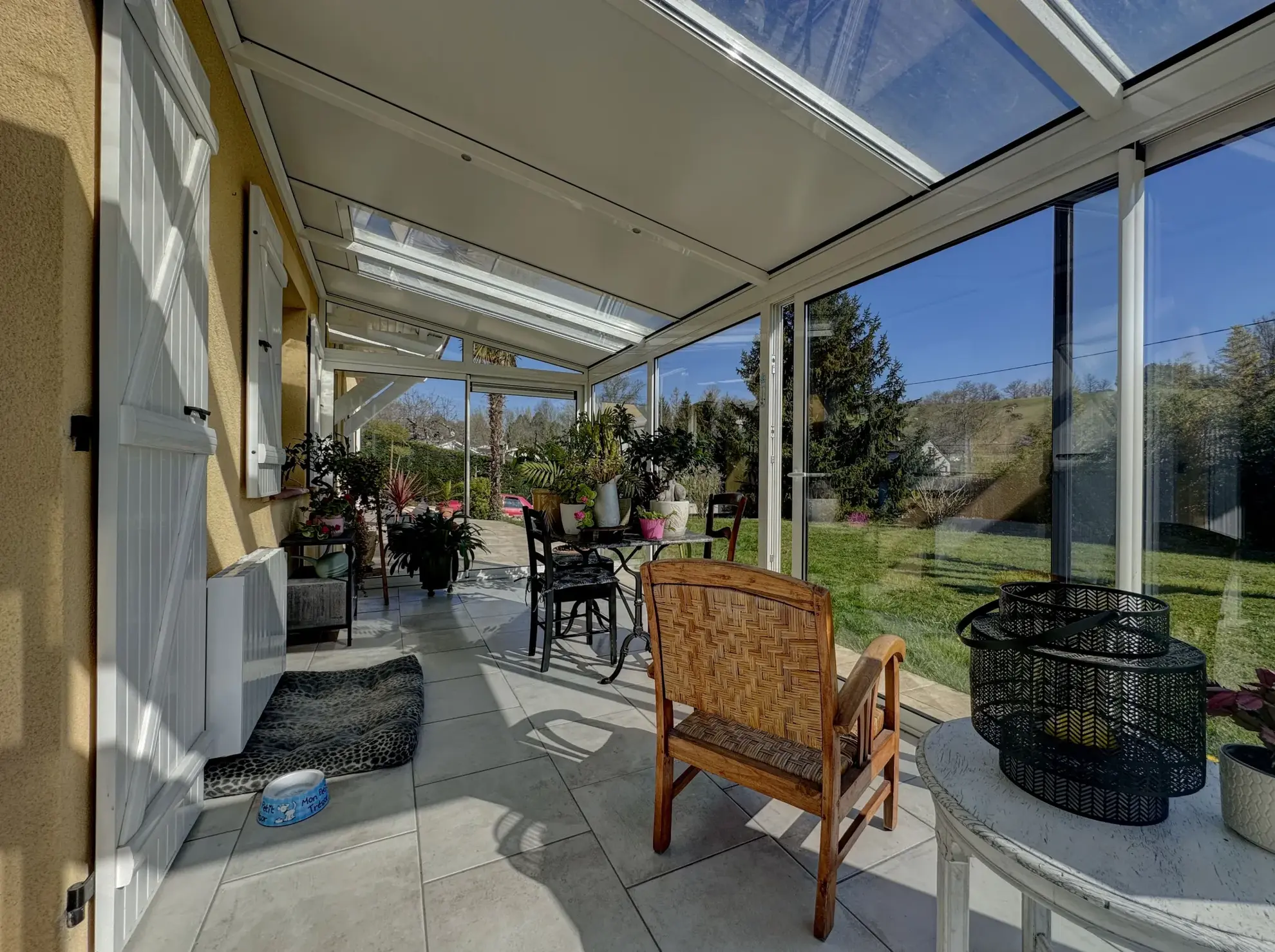 Villa contemporaine à Villeneuve-sur-Lot avec 3 chambres et jardin clos de 1910 m² 