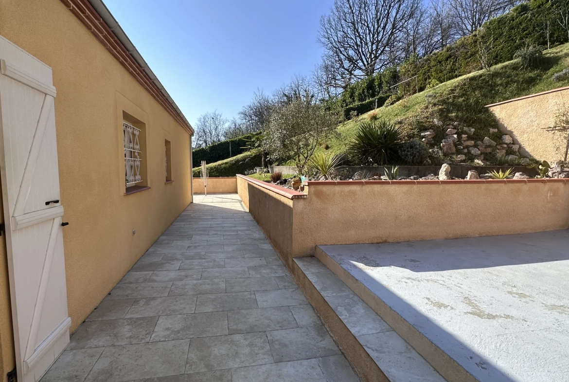 Villa contemporaine à Villeneuve-sur-Lot avec 3 chambres et jardin clos de 1910 m² 