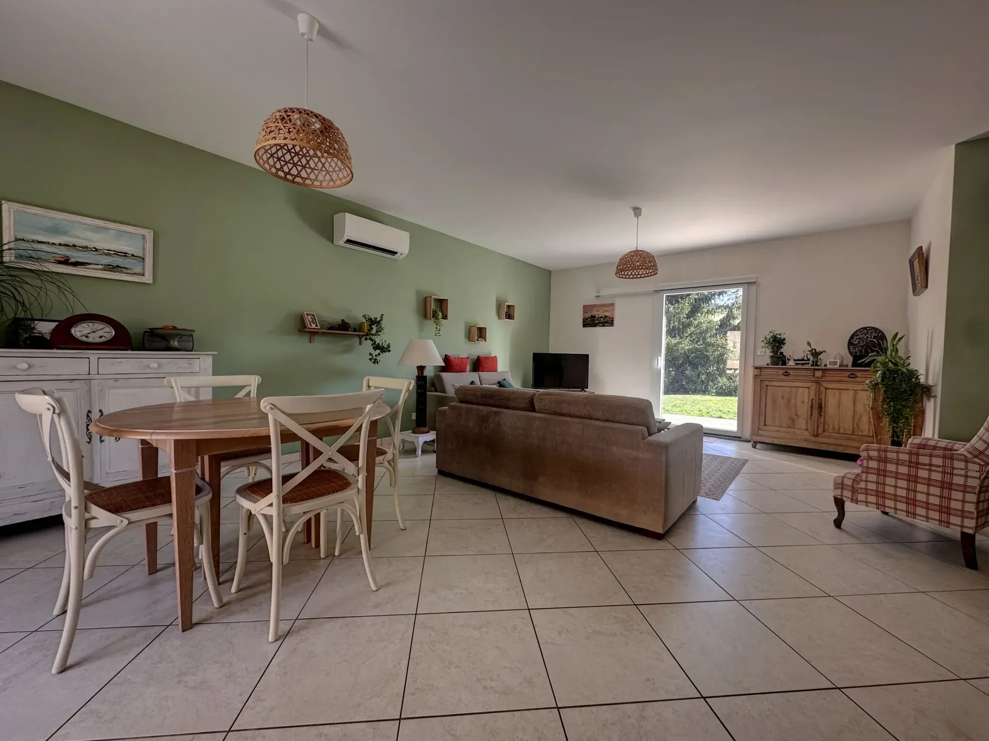 Villa contemporaine à Villeneuve-sur-Lot avec 3 chambres et jardin clos de 1910 m² 