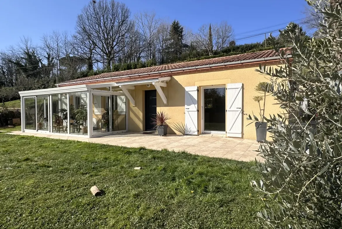 Villa contemporaine à Villeneuve-sur-Lot avec 3 chambres et jardin clos de 1910 m² 