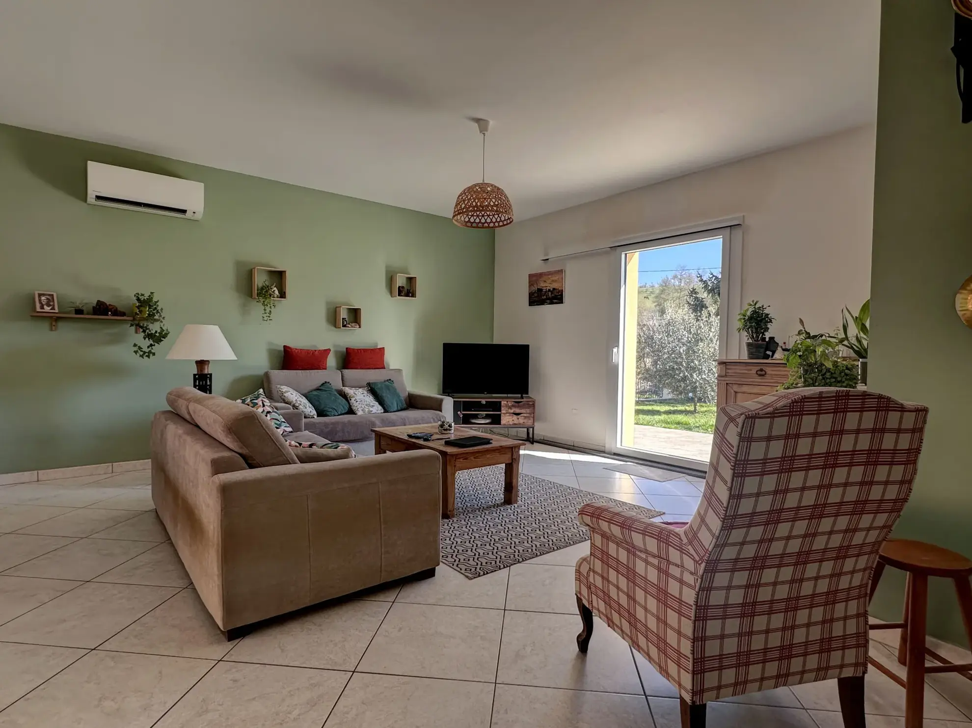 Villa contemporaine à Villeneuve-sur-Lot avec 3 chambres et jardin clos de 1910 m² 