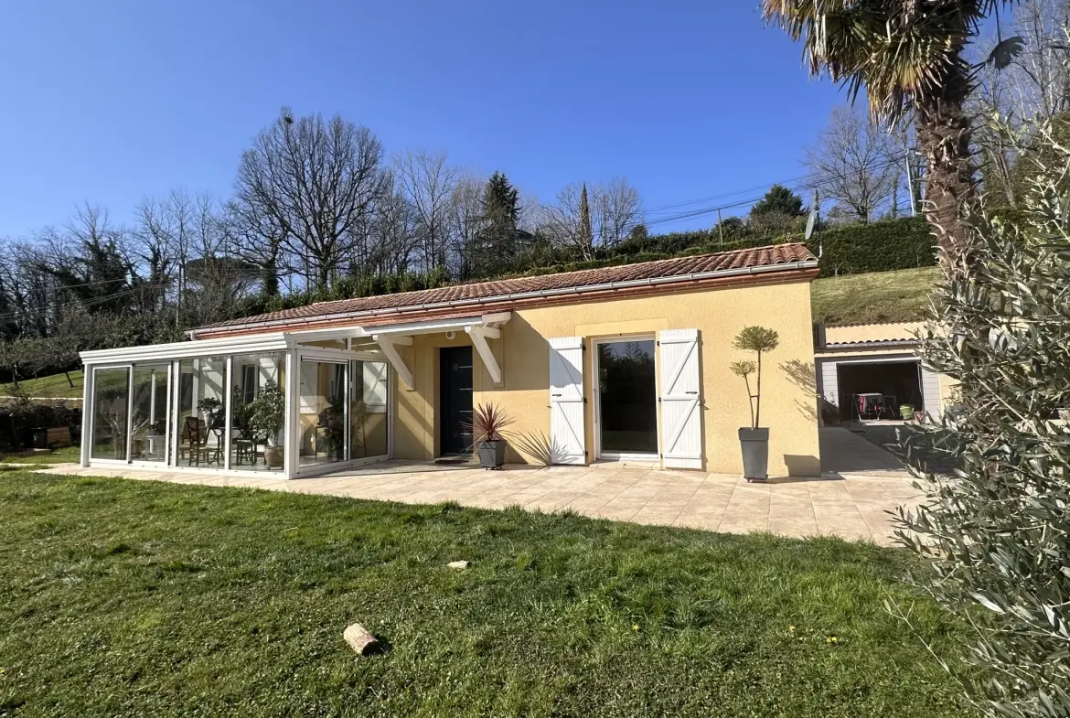 Villa contemporaine à Villeneuve-sur-Lot avec 3 chambres et jardin clos de 1910 m² 