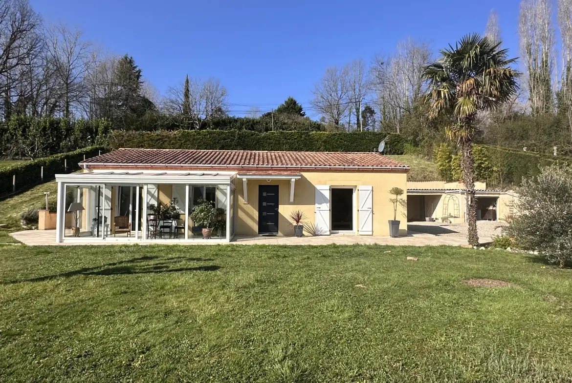 Villa contemporaine à Villeneuve-sur-Lot avec 3 chambres et jardin clos de 1910 m² 