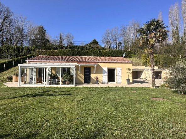 Villa contemporaine à Villeneuve-sur-Lot avec 3 chambres et jardin clos de 1910 m²