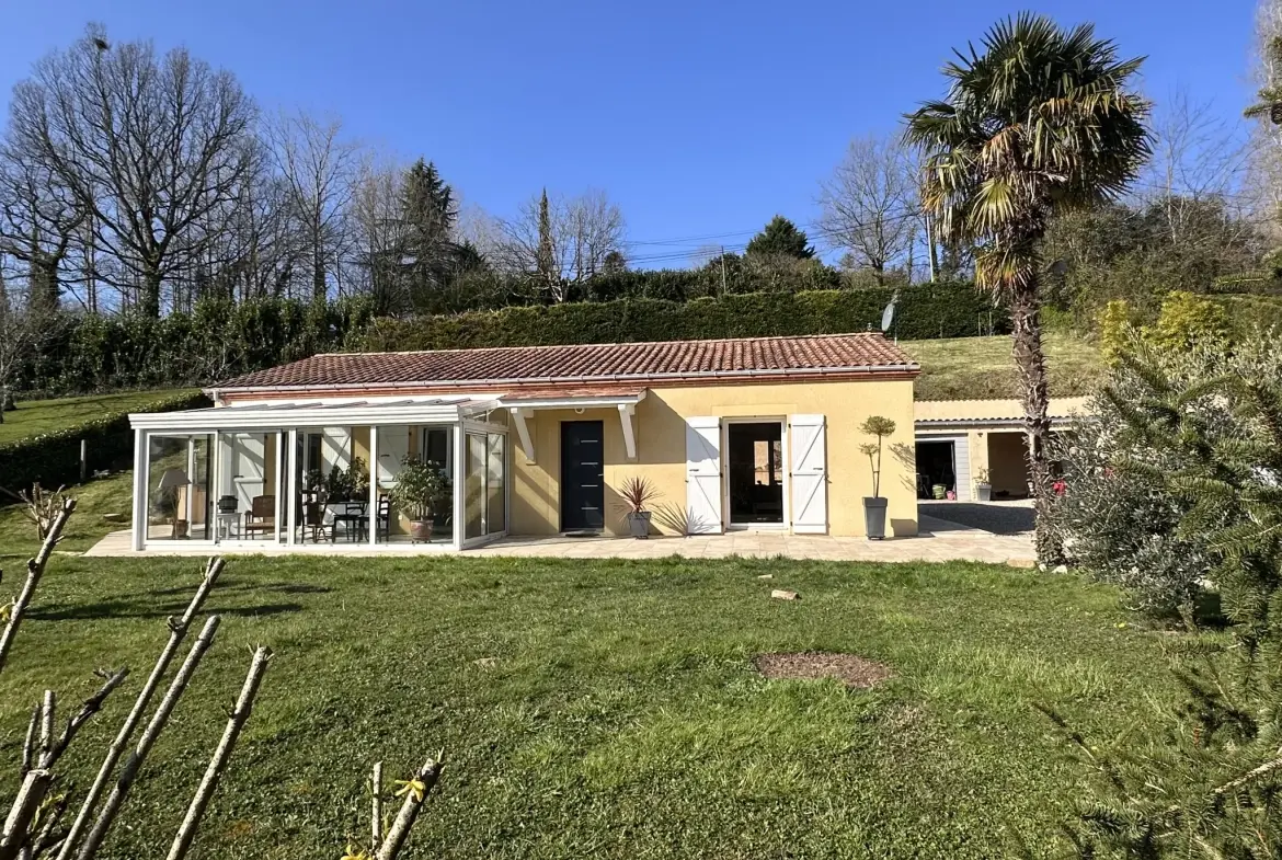 Villa contemporaine à Villeneuve-sur-Lot avec 3 chambres et jardin clos de 1910 m² 