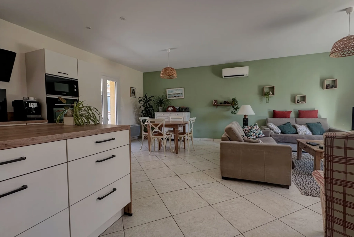 Villa contemporaine à Villeneuve-sur-Lot avec 3 chambres et jardin clos de 1910 m² 