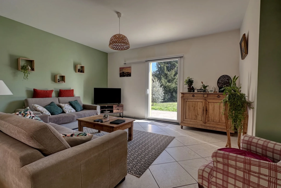 Villa contemporaine à Villeneuve-sur-Lot avec 3 chambres et jardin clos de 1910 m² 