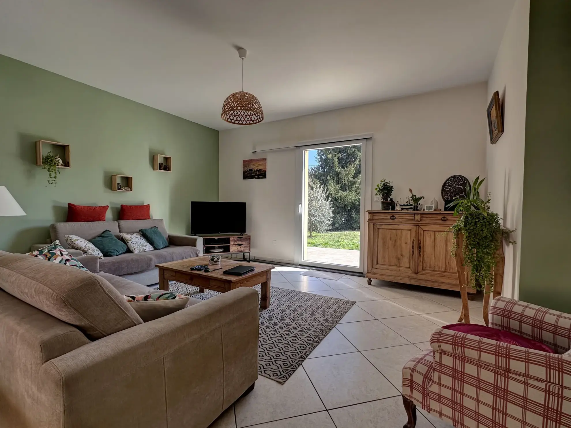 Villa contemporaine à Villeneuve-sur-Lot avec 3 chambres et jardin clos de 1910 m² 