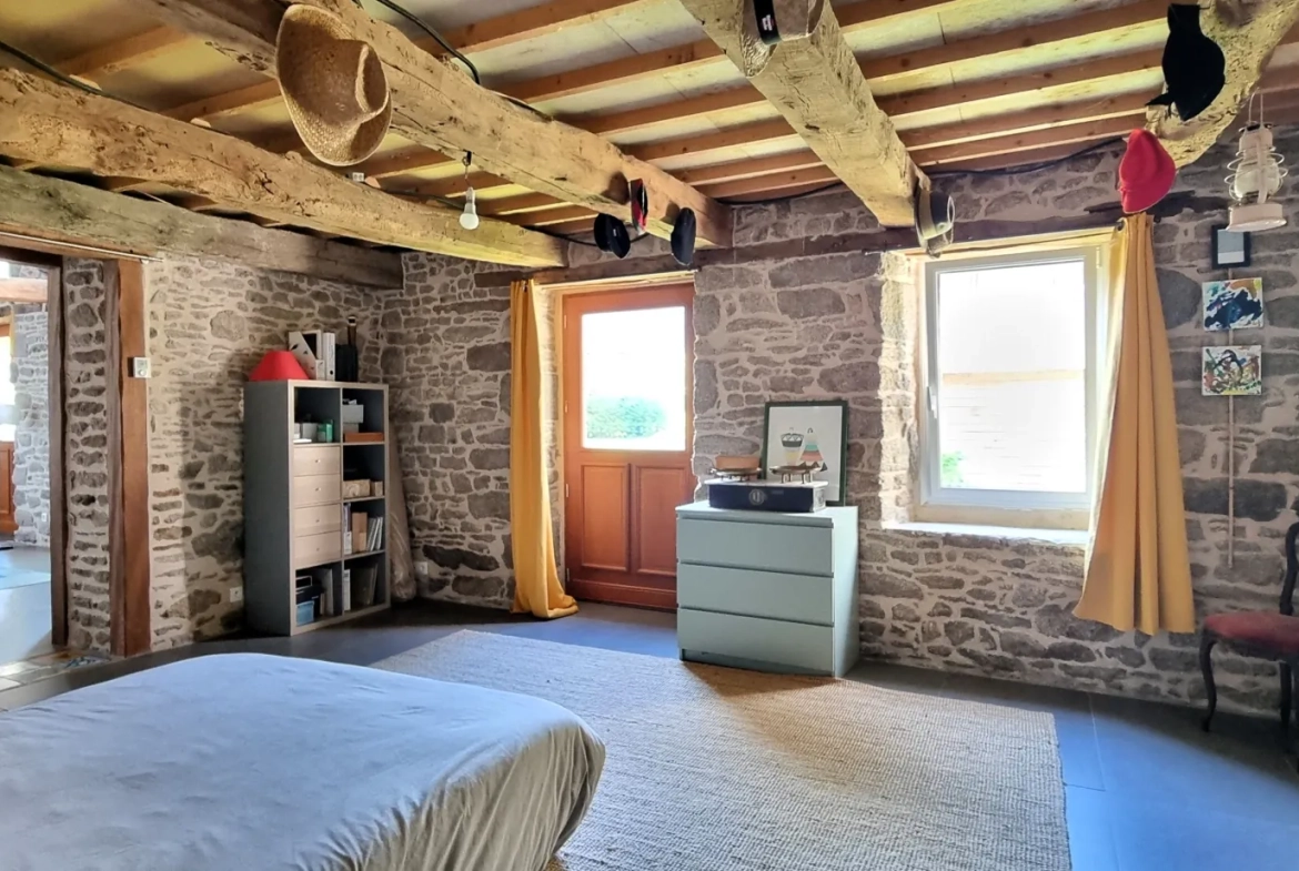 Magnifique longère de 5 pièces avec gîte indépendant à Ménéac, près de Rennes 