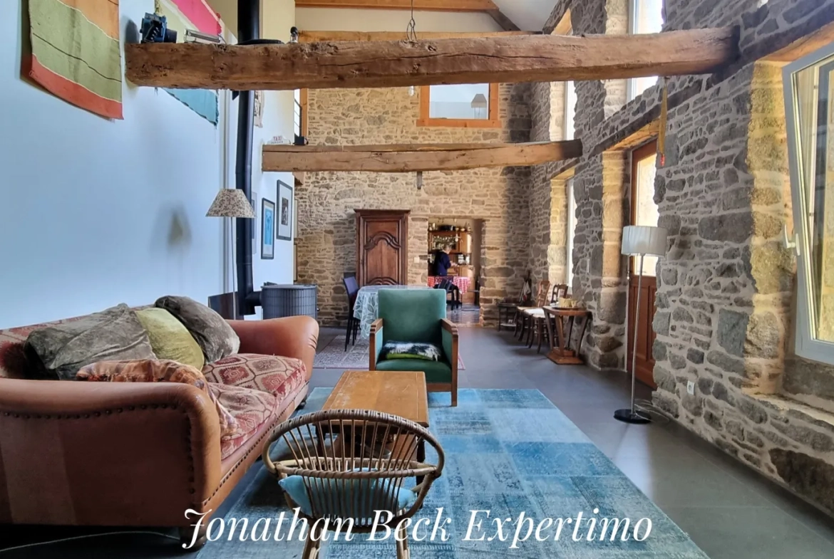 Magnifique longère de 5 pièces avec gîte indépendant à Ménéac, près de Rennes 