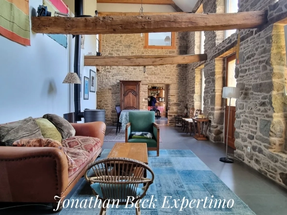Magnifique longère de 5 pièces avec gîte indépendant à Ménéac, près de Rennes