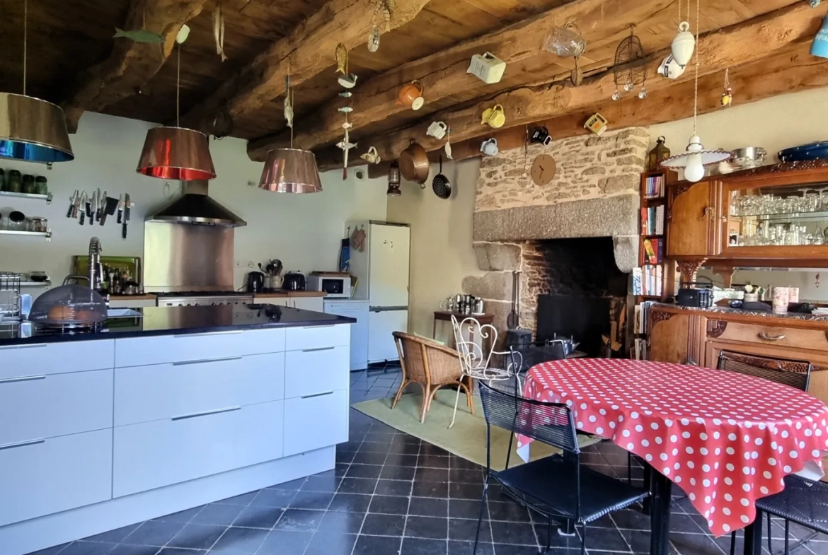 Magnifique longère de 5 pièces avec gîte indépendant à Ménéac, près de Rennes 