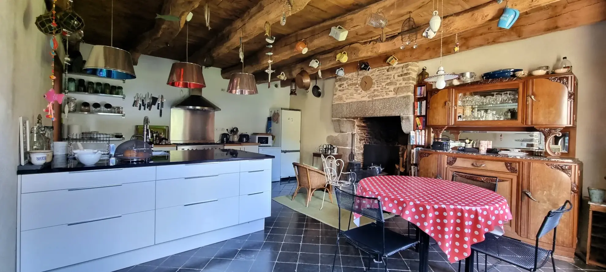Magnifique longère de 5 pièces avec gîte indépendant à Ménéac, près de Rennes 