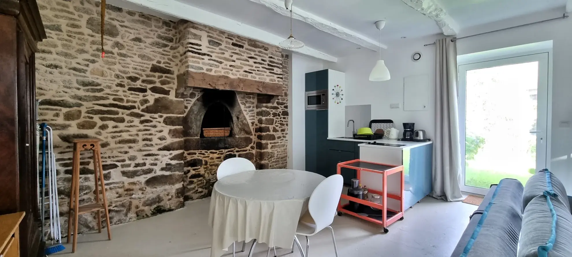 Magnifique longère de 5 pièces avec gîte indépendant à Ménéac, près de Rennes 