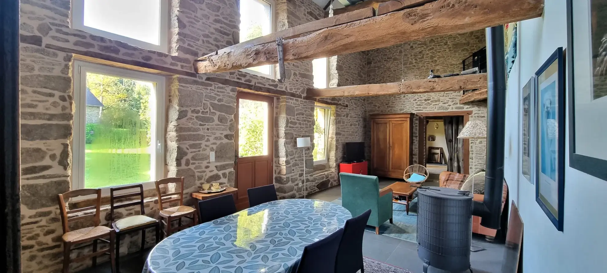 Magnifique longère de 5 pièces avec gîte indépendant à Ménéac, près de Rennes 