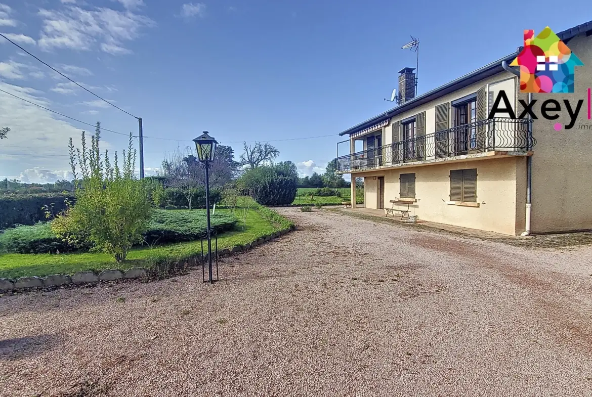 Maison à vendre avec beau terrain à Saint Denis de Cabanne, 3 chambres, proche Charlieu 