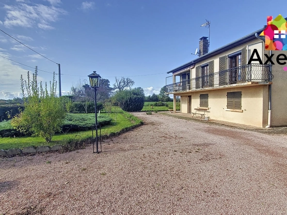 Maison à vendre avec beau terrain à Saint Denis de Cabanne, 3 chambres, proche Charlieu