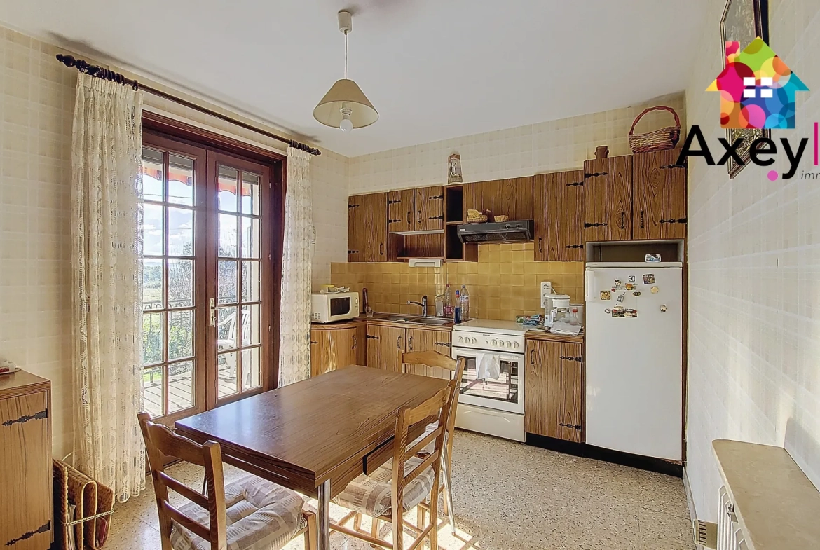 Maison à vendre avec beau terrain à Saint Denis de Cabanne, 3 chambres, proche Charlieu 