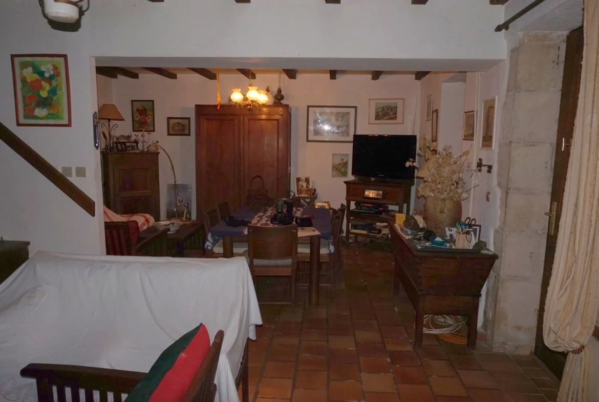 À vendre à Semelay deux maisons sur parcelle de 377 m² avec jardin et garage 