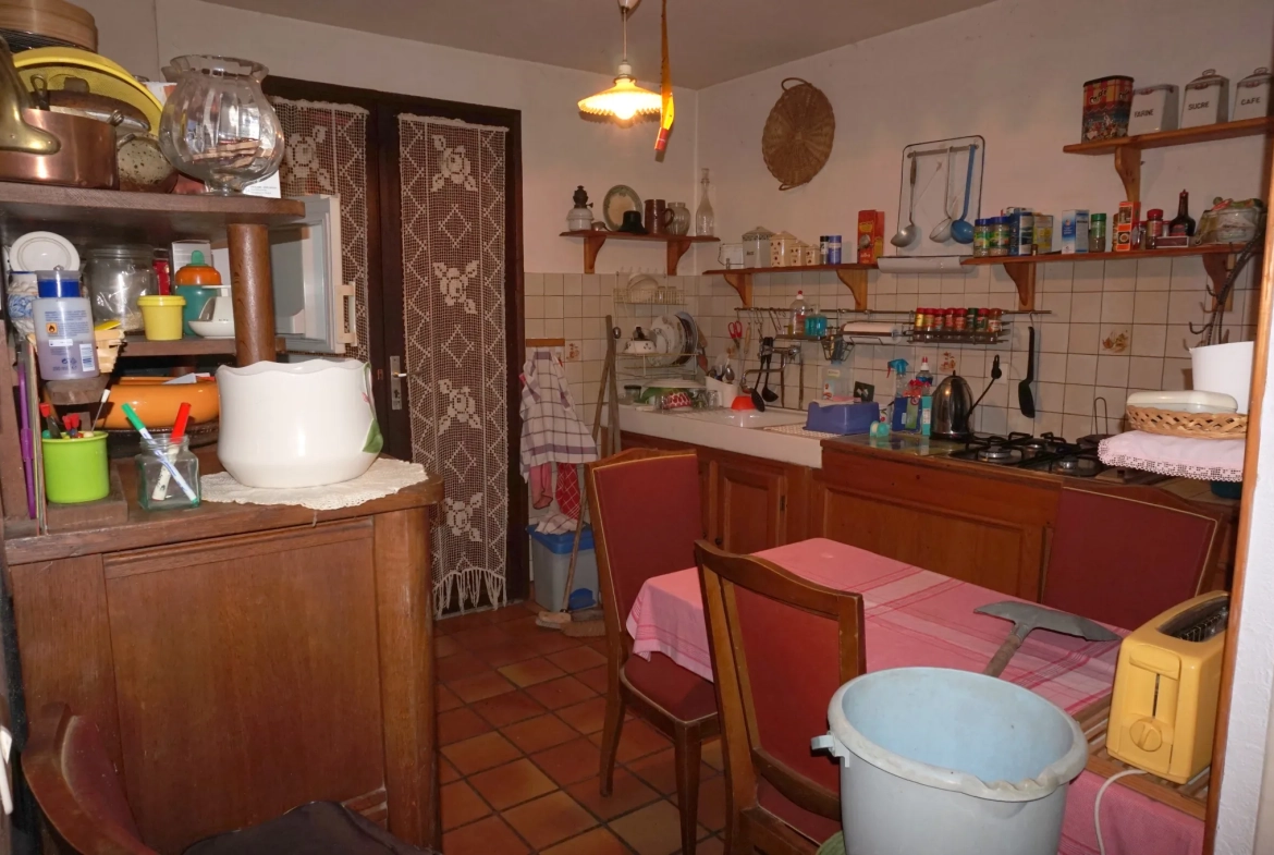 À vendre à Semelay deux maisons sur parcelle de 377 m² avec jardin et garage 