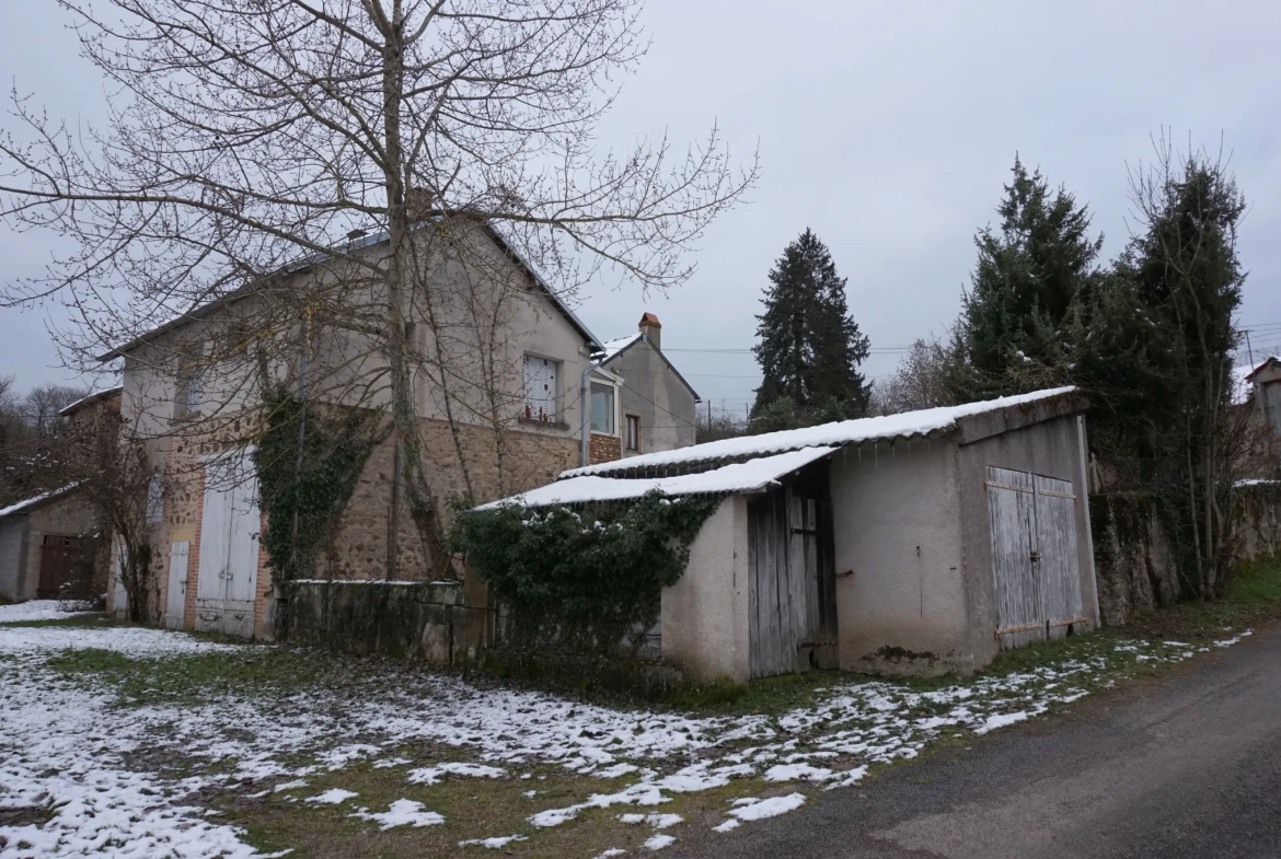 À vendre à Semelay deux maisons sur parcelle de 377 m² avec jardin et garage 