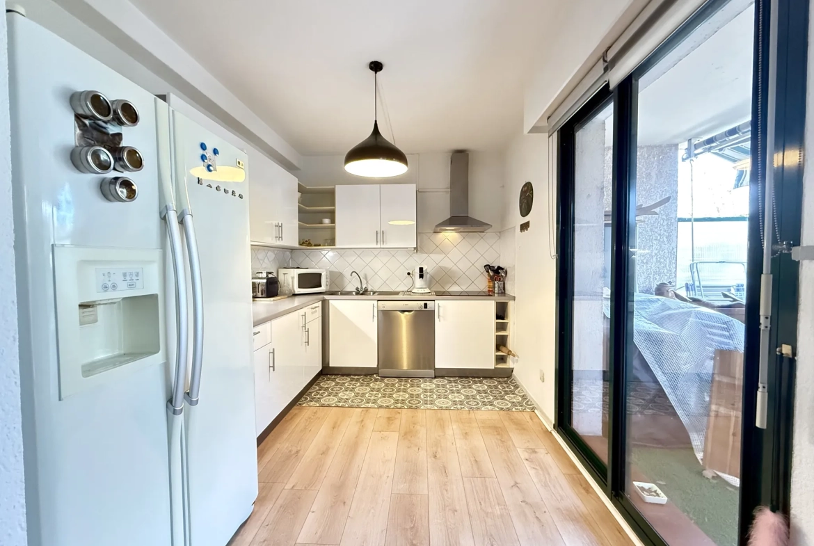 Appartement T3/T4 de 83 m² avec terrasse et cave au centre de Perpignan 