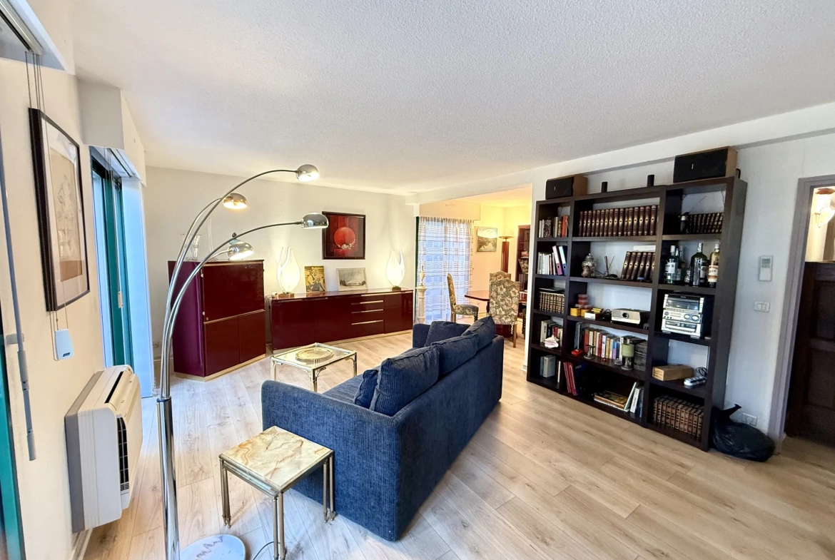 Appartement T3/T4 de 83 m² avec terrasse et cave au centre de Perpignan 