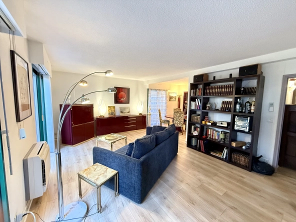 Appartement T3/T4 de 83 m² avec terrasse et cave au centre de Perpignan 
