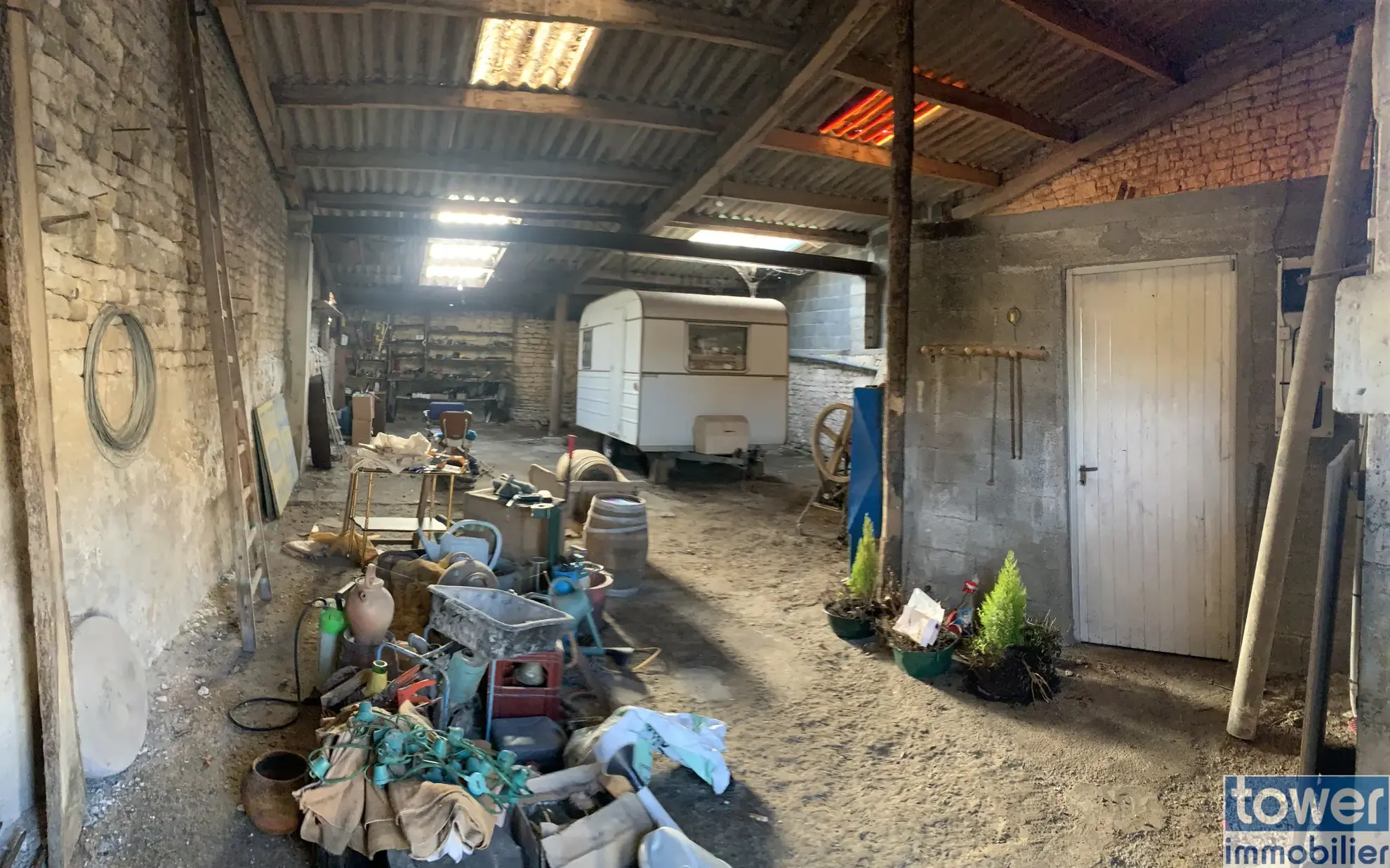 Maison à vendre à MATHA – 4 pièces, 110 m², garage de 115 m² sur terrain de 250 m² 