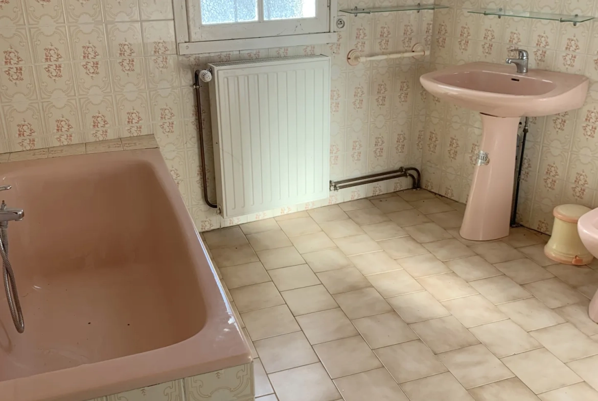 Maison à vendre à MATHA – 4 pièces, 110 m², garage de 115 m² sur terrain de 250 m² 