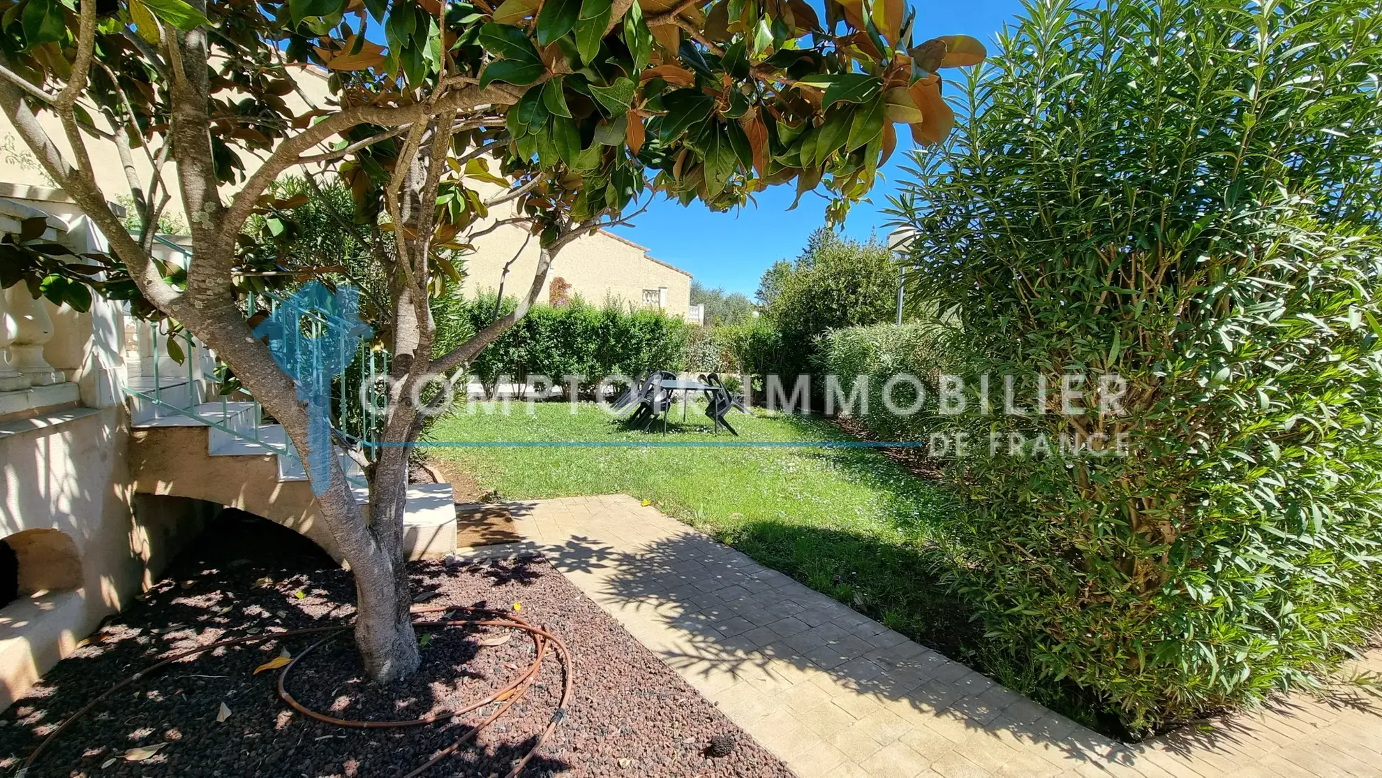 Ensemble immobilier avec maison et local d'activités à Grazac, proche Toulouse 