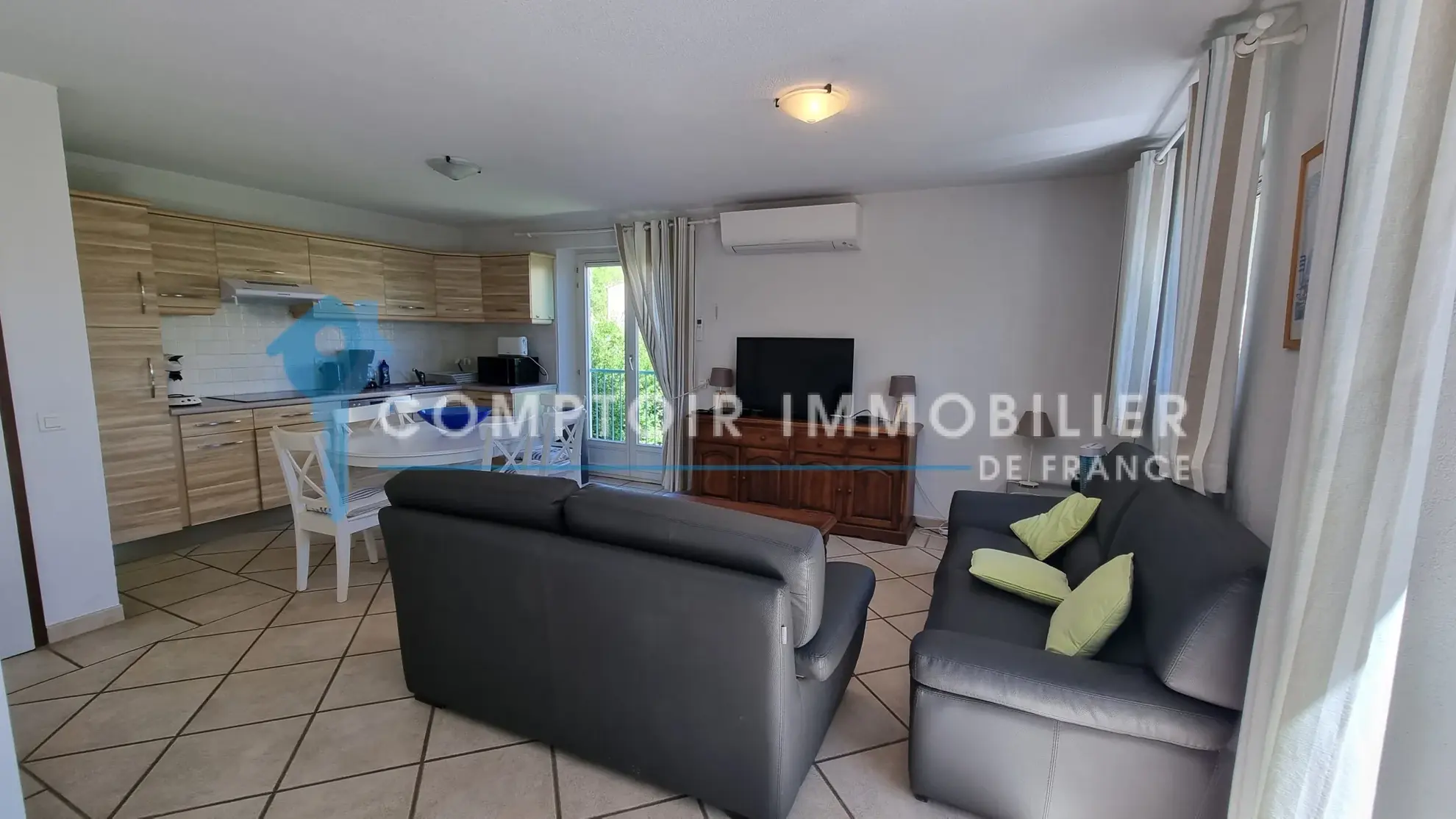 Ensemble immobilier avec maison et local d'activités à Grazac, proche Toulouse 