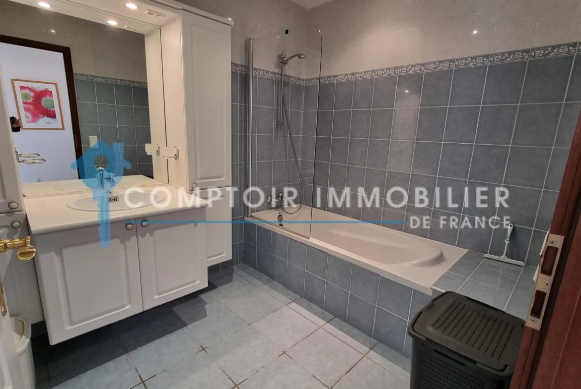 Ensemble immobilier avec maison et local d'activités à Grazac, proche Toulouse 