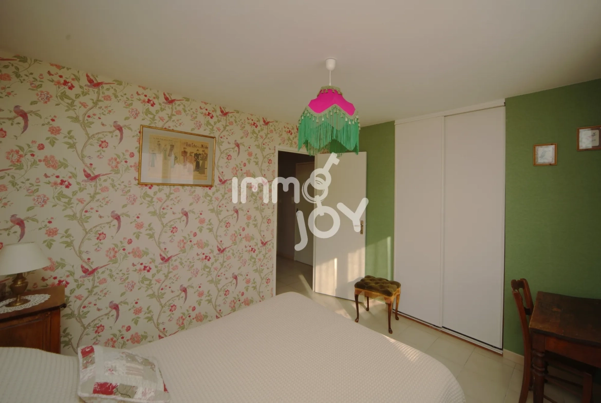 Ensemble immobilier avec maison et local d'activités à Grazac, proche Toulouse 