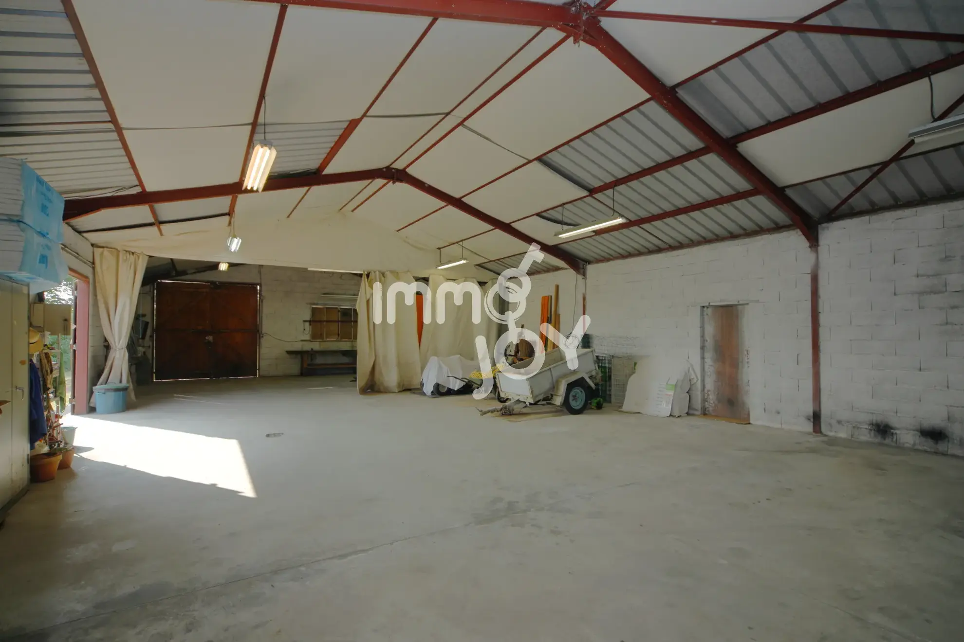 Ensemble immobilier avec maison et local d'activités à Grazac, proche Toulouse 