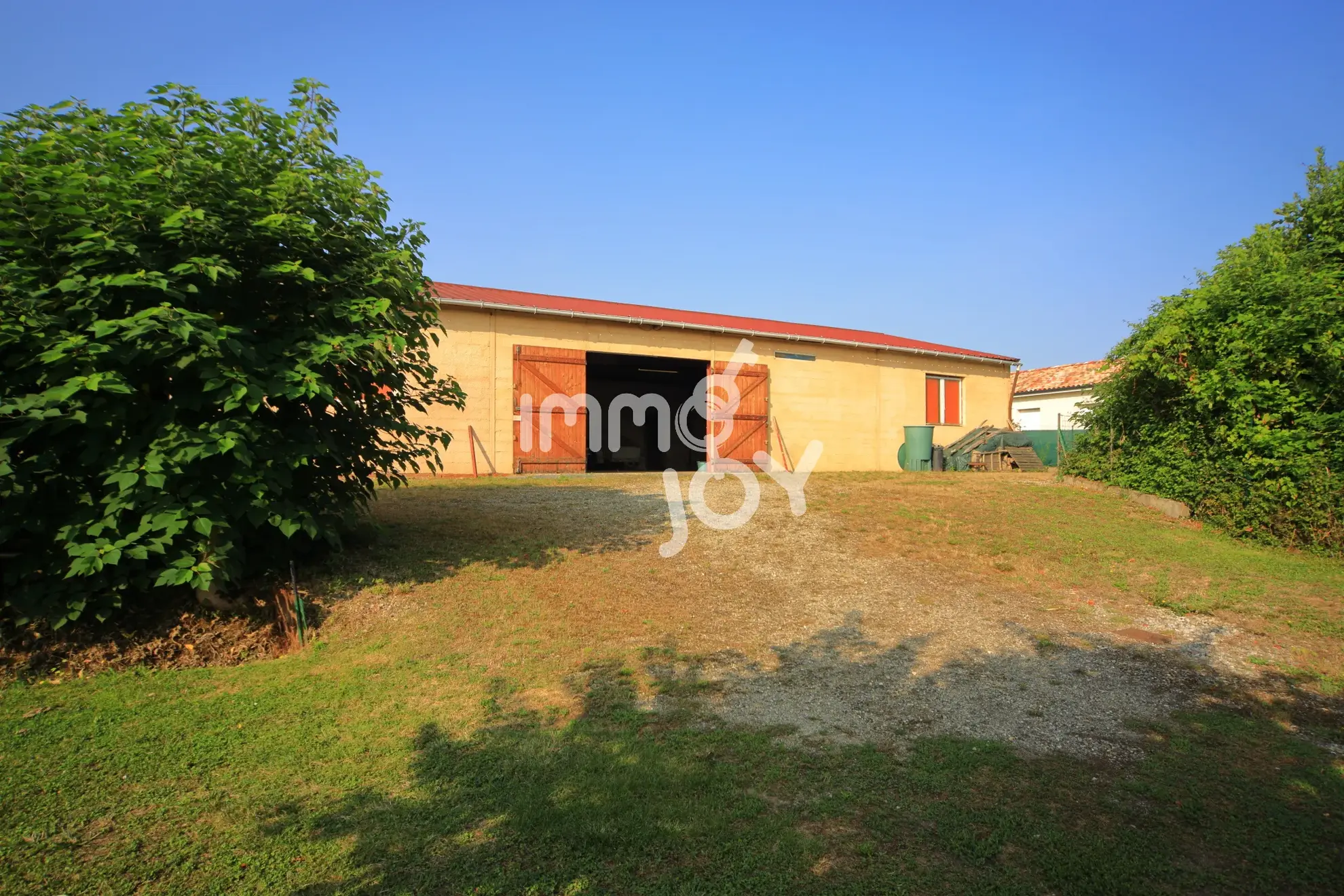 Ensemble immobilier avec maison et local d'activités à Grazac, proche Toulouse 