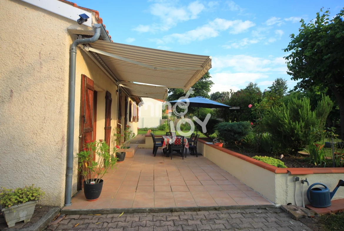 Ensemble immobilier avec maison et local d'activités à Grazac, proche Toulouse 