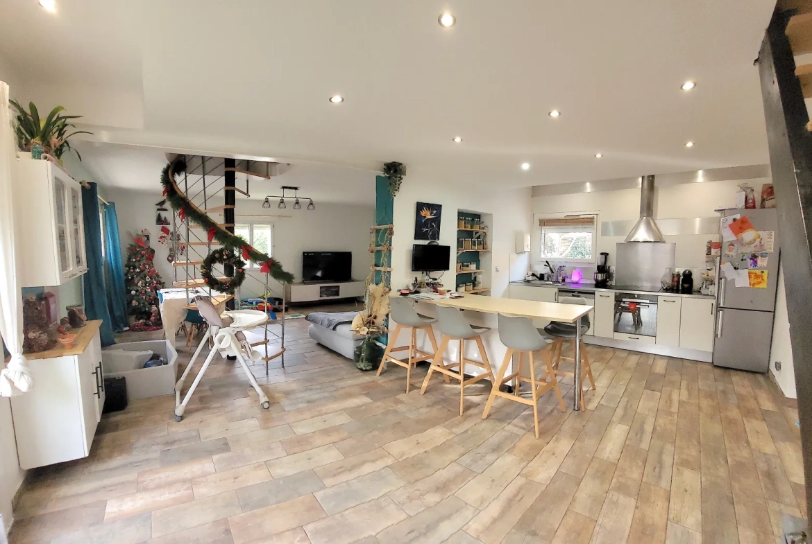 Maison rénovée avec piscine et atelier à Septèmes-les-Vallons - 3 pièces 