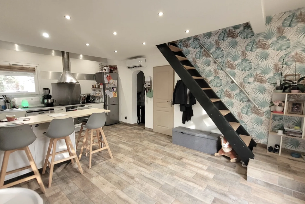 Maison rénovée avec piscine et atelier à Septèmes-les-Vallons - 3 pièces 