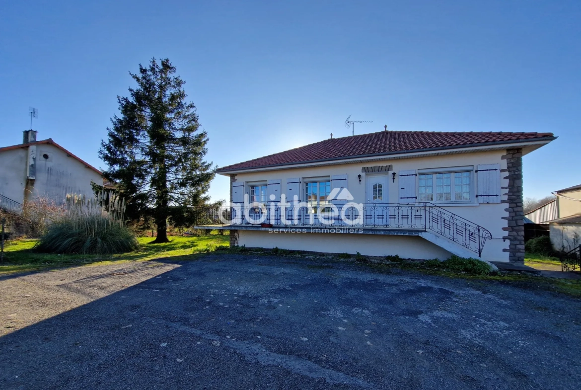 Maison à Roumazières Loubert avec dépendance, garage et terrain de 1200 m² 