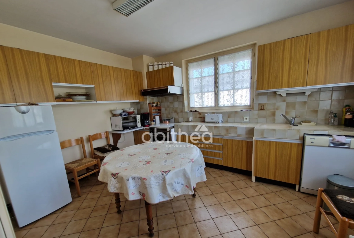 Maison à Roumazières Loubert avec dépendance, garage et terrain de 1200 m² 