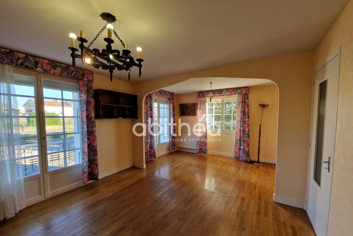 Maison à Roumazières Loubert avec dépendance, garage et terrain de 1200 m² 