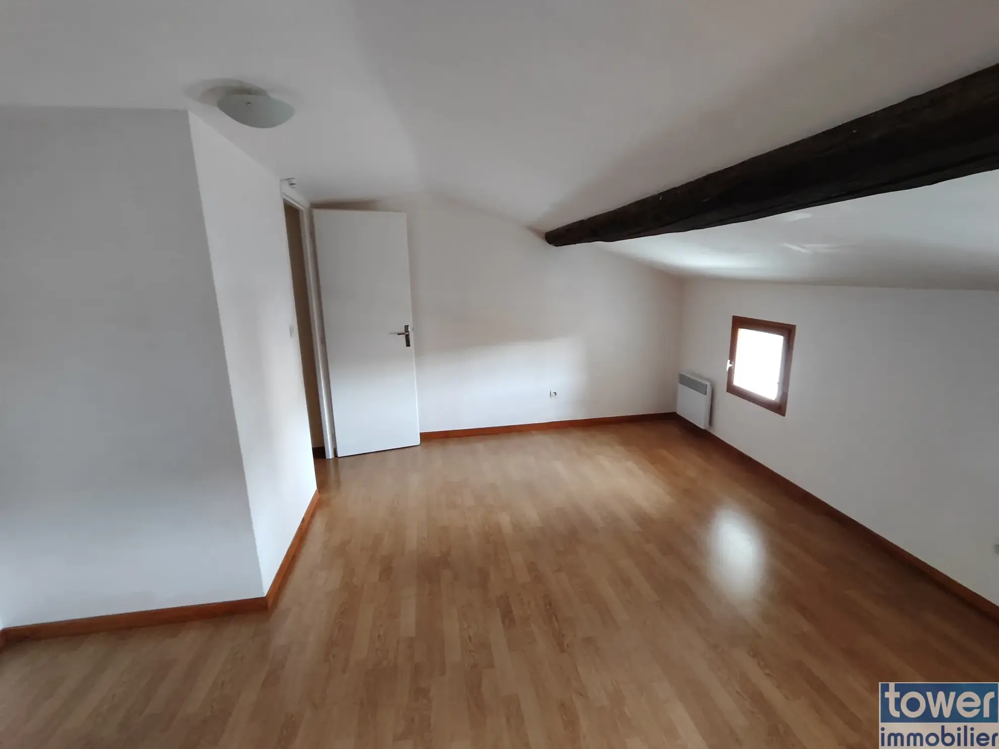 Maison rénovée de 70 m² avec terrasse et garage dans village des Corbières 