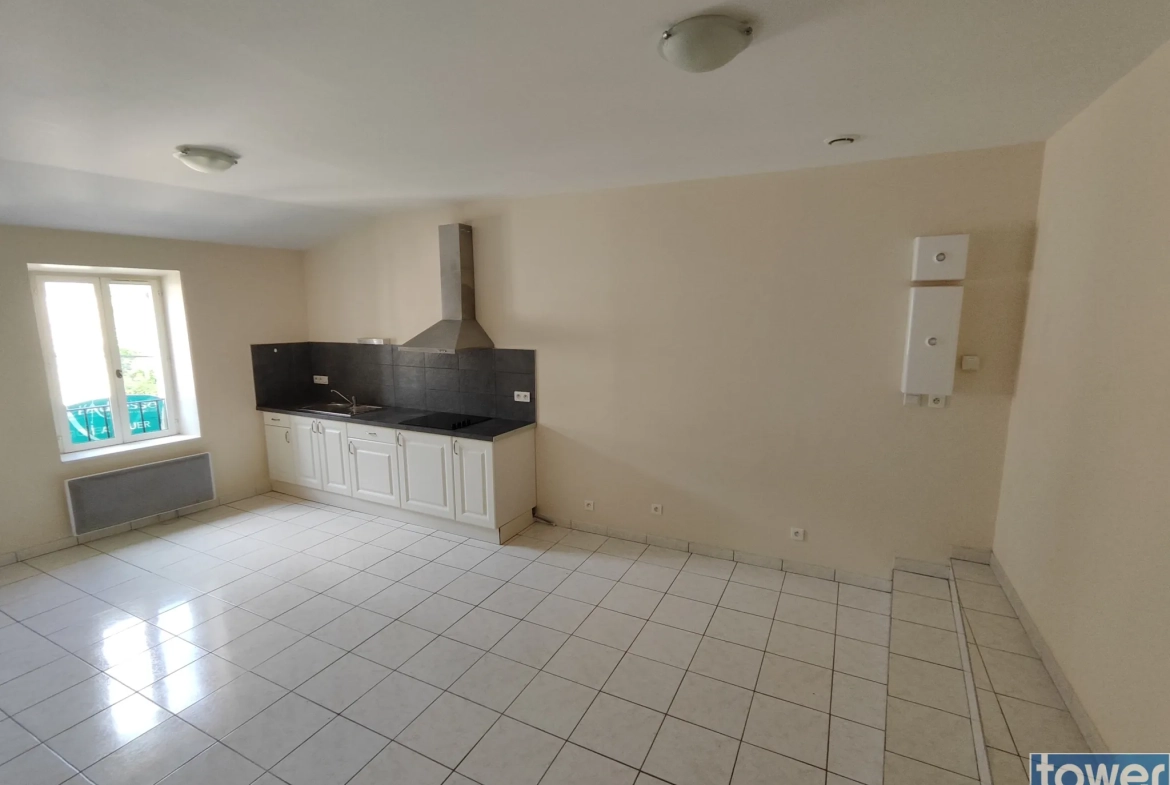 Maison rénovée de 70 m² avec terrasse et garage dans village des Corbières 