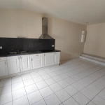 Maison rénovée de 70 m² avec terrasse et garage dans village des Corbières